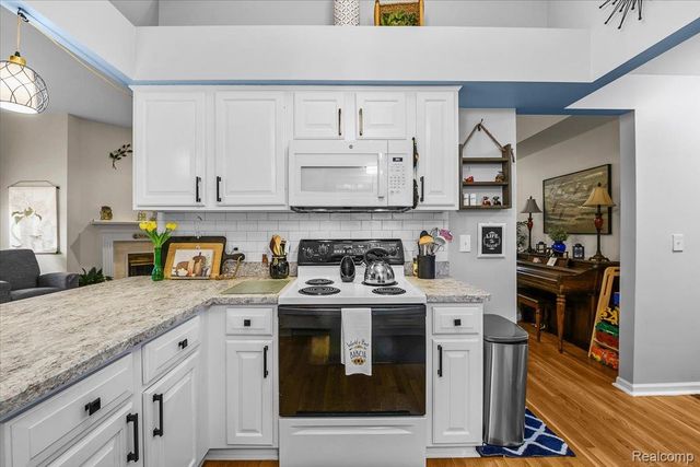 4462 Glenoaks Court, Warren, MI 48092