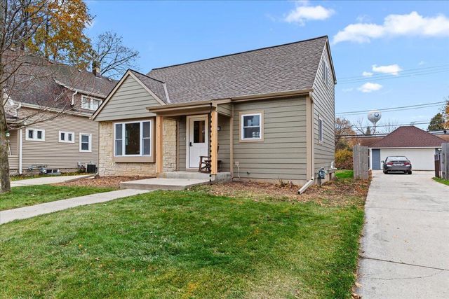 1021 13th AVENUE, Grafton, WI 53024