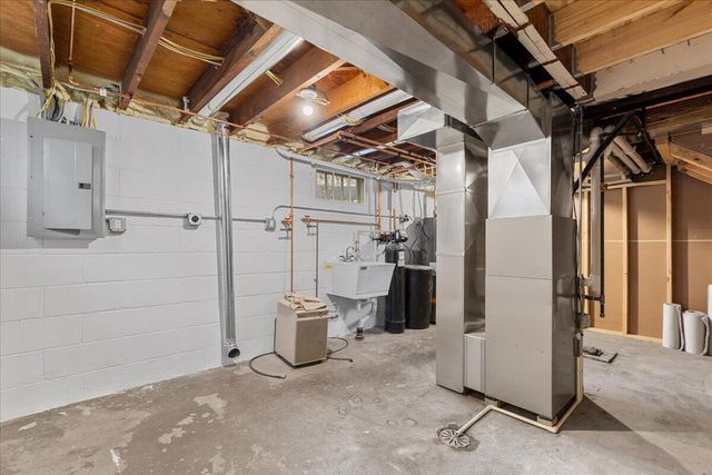 1021 13th AVENUE, Grafton, WI 53024