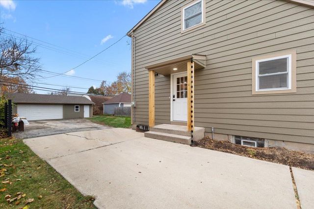 1021 13th AVENUE, Grafton, WI 53024