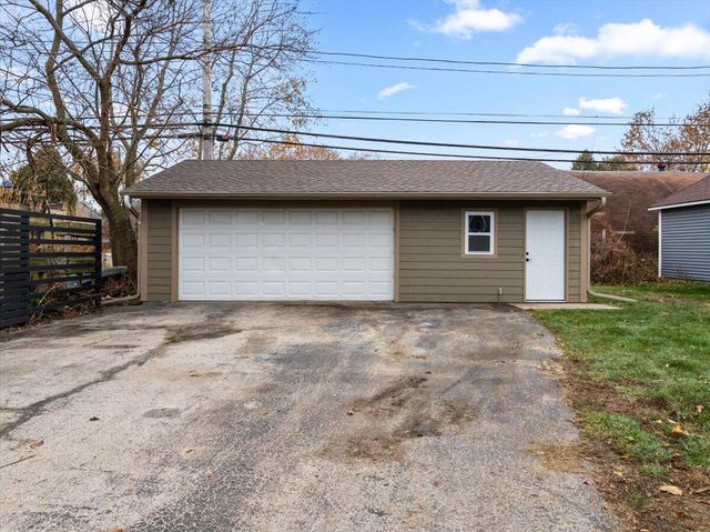 1021 13th AVENUE, Grafton, WI 53024