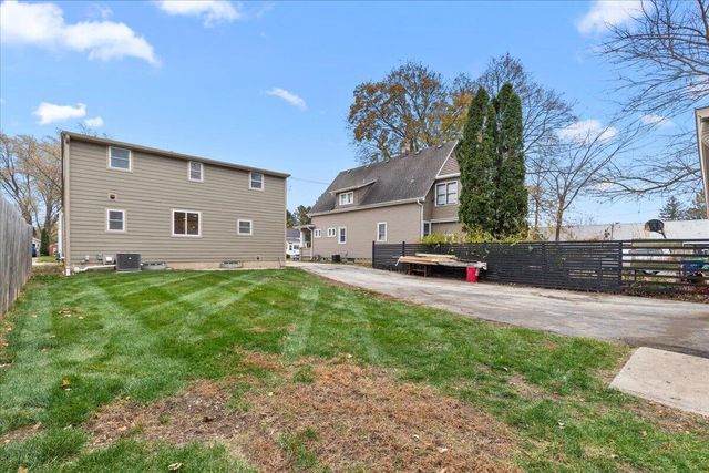 1021 13th AVENUE, Grafton, WI 53024