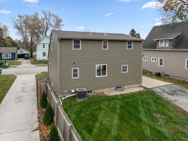 1021 13th AVENUE, Grafton, WI 53024