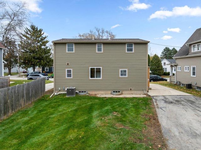 1021 13th AVENUE, Grafton, WI 53024