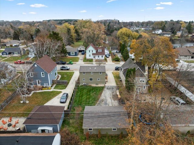 1021 13th AVENUE, Grafton, WI 53024