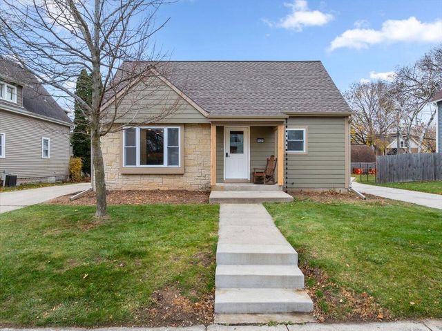 1021 13th AVENUE, Grafton, WI 53024