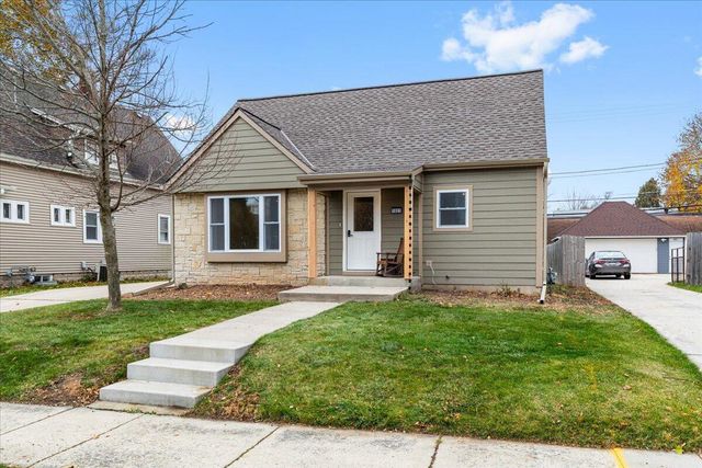 1021 13th AVENUE, Grafton, WI 53024