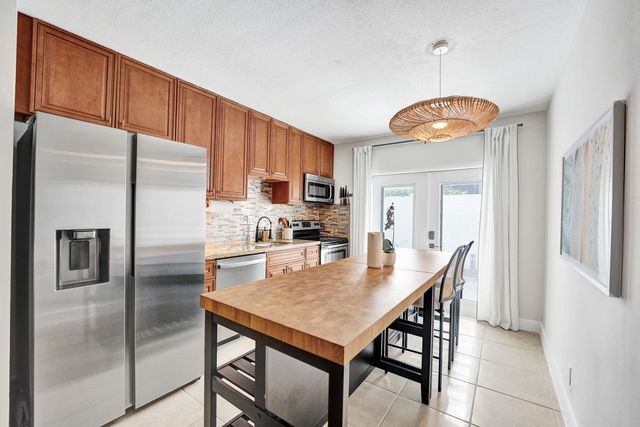 510 NE 17th Avenue 103, Fort Lauderdale, FL 33301
