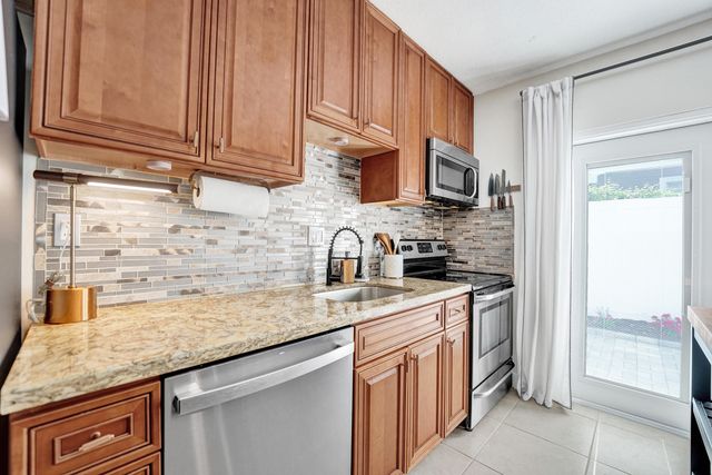 510 NE 17th Avenue 103, Fort Lauderdale, FL 33301