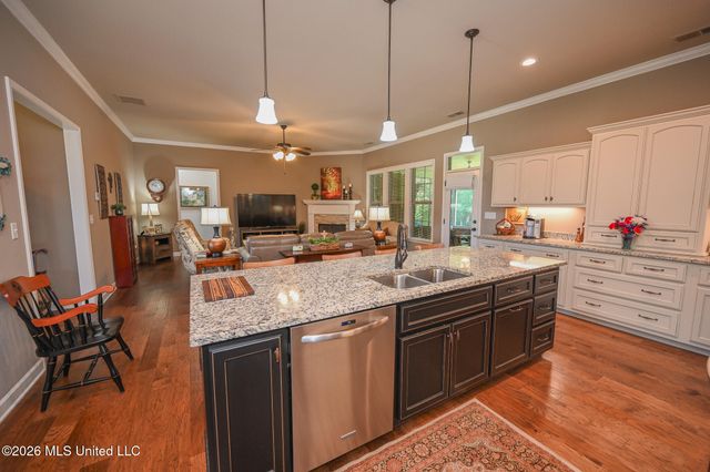 4650 Pleasant Breeze Drive, Olive Branch, MS 38654