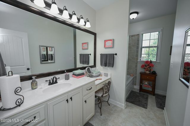 4650 Pleasant Breeze Drive, Olive Branch, MS 38654