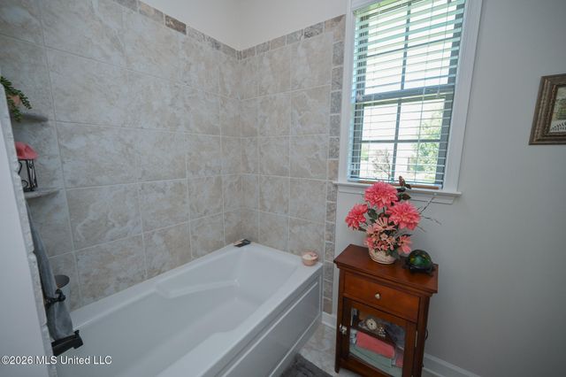 4650 Pleasant Breeze Drive, Olive Branch, MS 38654