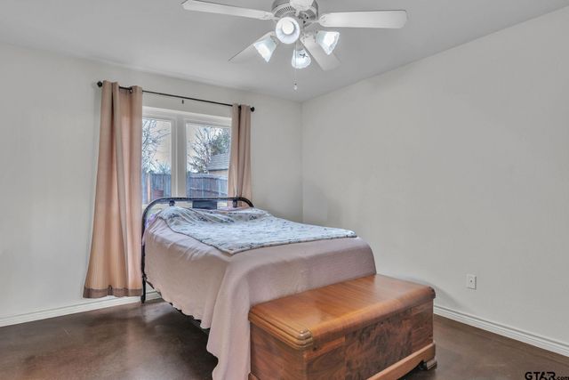 19990 Bluegrass Cir, Flint, TX 75762