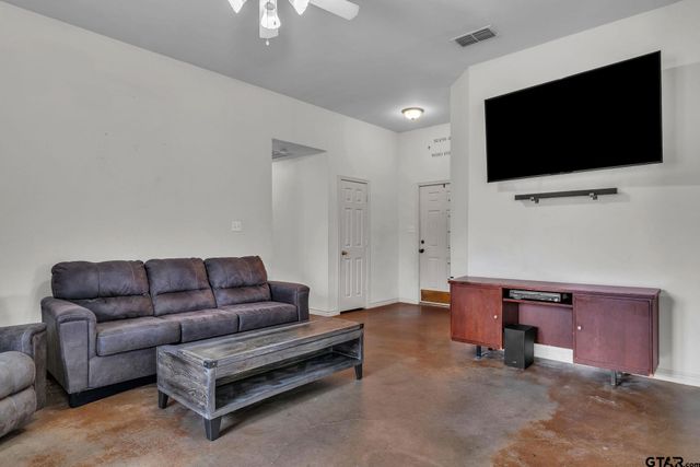 19990 Bluegrass Cir, Flint, TX 75762