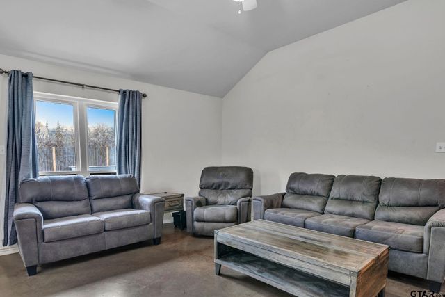 19990 Bluegrass Cir, Flint, TX 75762