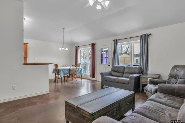 19990 Bluegrass Cir, Flint, TX 75762