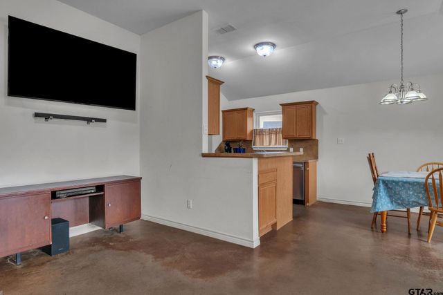 19990 Bluegrass Cir, Flint, TX 75762