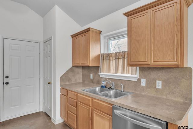 19990 Bluegrass Cir, Flint, TX 75762