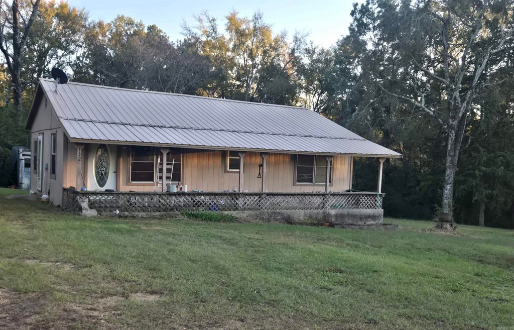 132 Iva Lane, Lockesburg, AR 71846