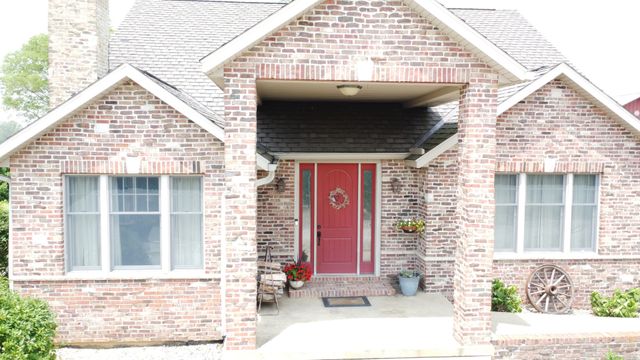 1897 N 2500 East Road, Watseka, IL 60970