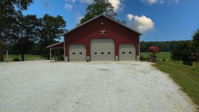 1897 N 2500 East Road, Watseka, IL 60970