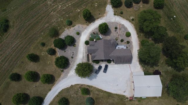 1897 N 2500 East Road, Watseka, IL 60970