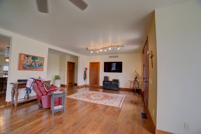 1897 N 2500 East Road, Watseka, IL 60970