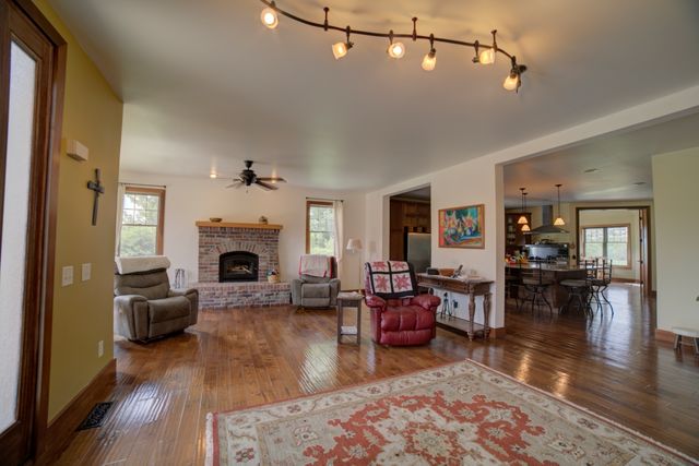 1897 N 2500 East Road, Watseka, IL 60970