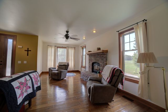 1897 N 2500 East Road, Watseka, IL 60970