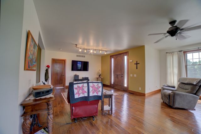 1897 N 2500 East Road, Watseka, IL 60970