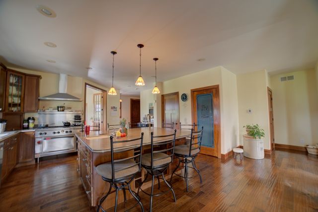 1897 N 2500 East Road, Watseka, IL 60970