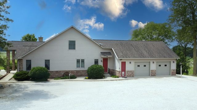 1897 N 2500 East Road, Watseka, IL 60970