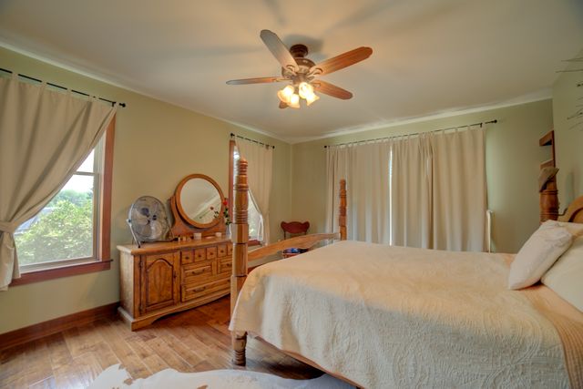 1897 N 2500 East Road, Watseka, IL 60970