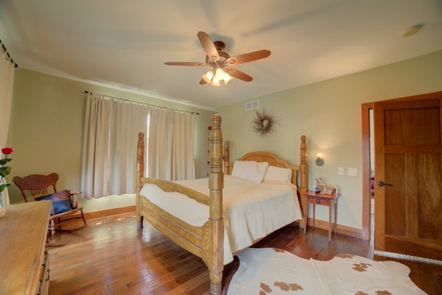 1897 N 2500 East Road, Watseka, IL 60970