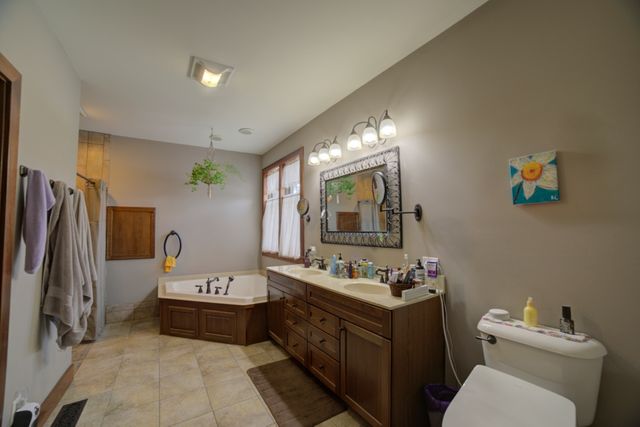 1897 N 2500 East Road, Watseka, IL 60970