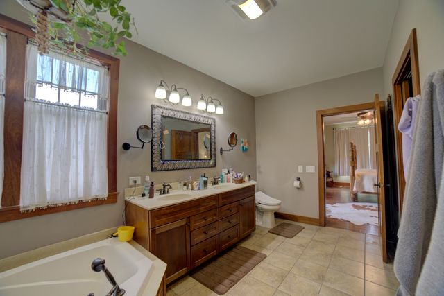 1897 N 2500 East Road, Watseka, IL 60970