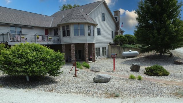 1897 N 2500 East Road, Watseka, IL 60970