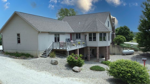 1897 N 2500 East Road, Watseka, IL 60970