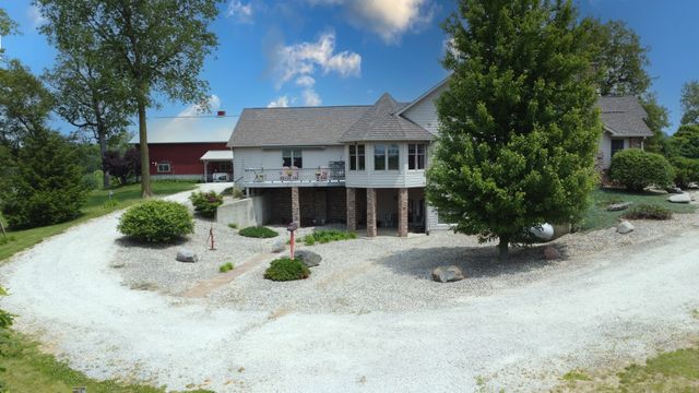 1897 N 2500 East Road, Watseka, IL 60970