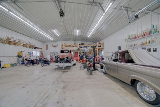 1897 N 2500 East Road, Watseka, IL 60970