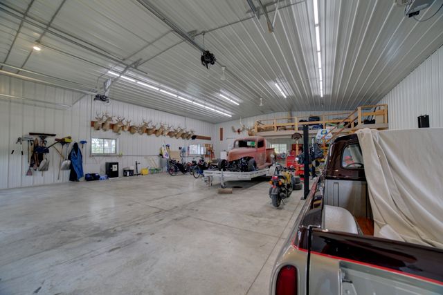 1897 N 2500 East Road, Watseka, IL 60970