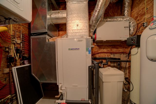 1897 N 2500 East Road, Watseka, IL 60970