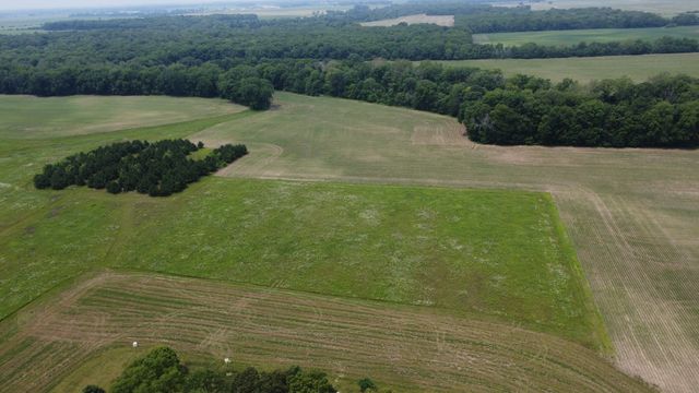 1897 N 2500 East Road, Watseka, IL 60970