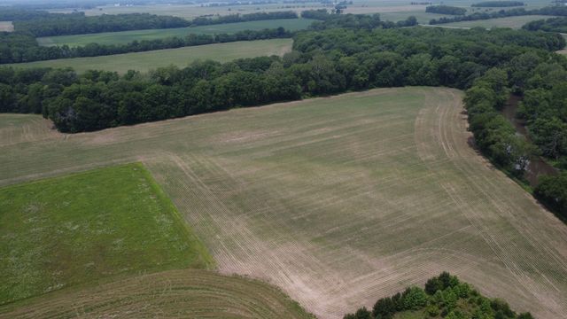 1897 N 2500 East Road, Watseka, IL 60970