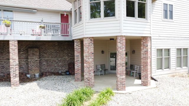 1897 N 2500 East Road, Watseka, IL 60970