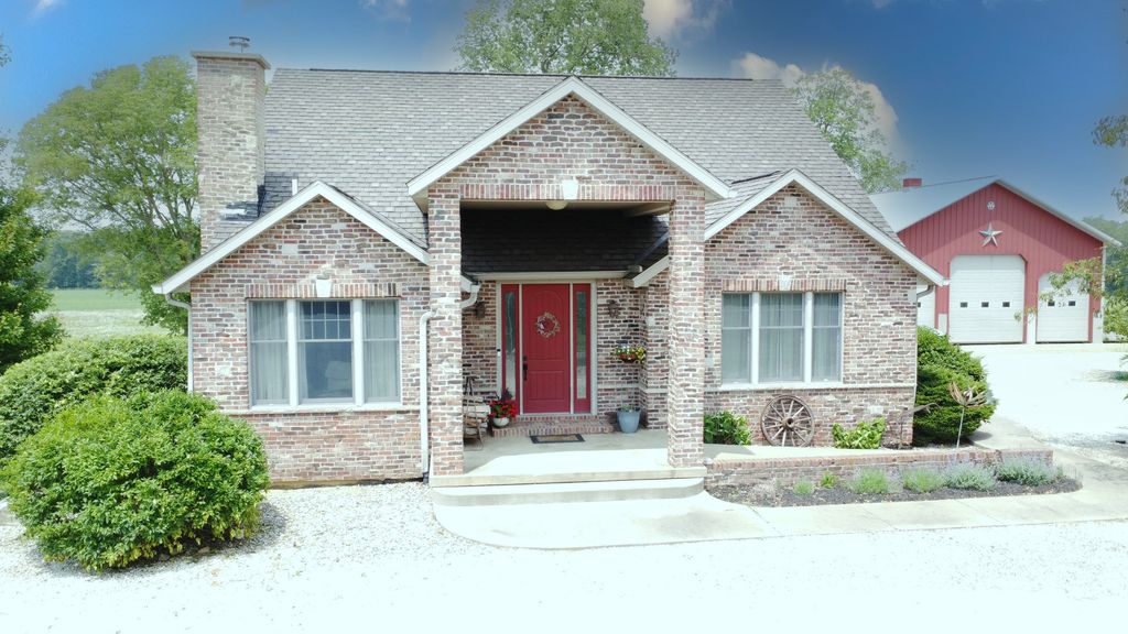 1897 N 2500 East Road, Watseka, IL 60970