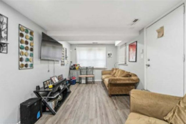 7038 S Woodlawn Avenue 2, Chicago, IL 60637