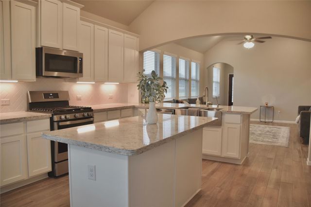 1071 Bluebonnet Trail, Bellville, TX 77418