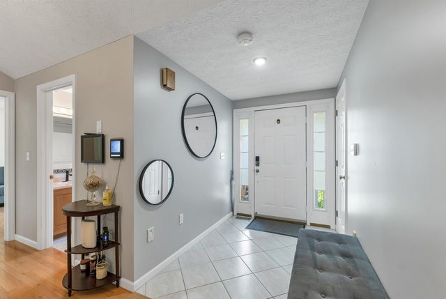 4 Glasgow Circle, Hudson, NH 03051