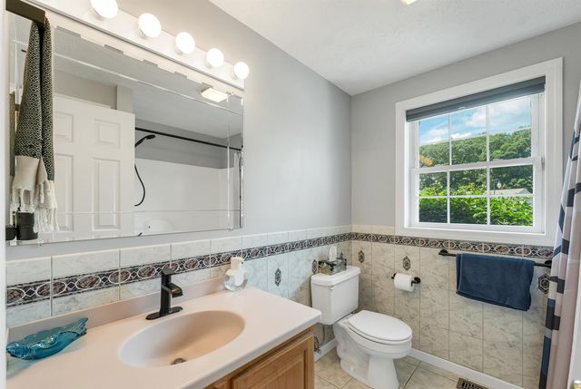 4 Glasgow Circle, Hudson, NH 03051